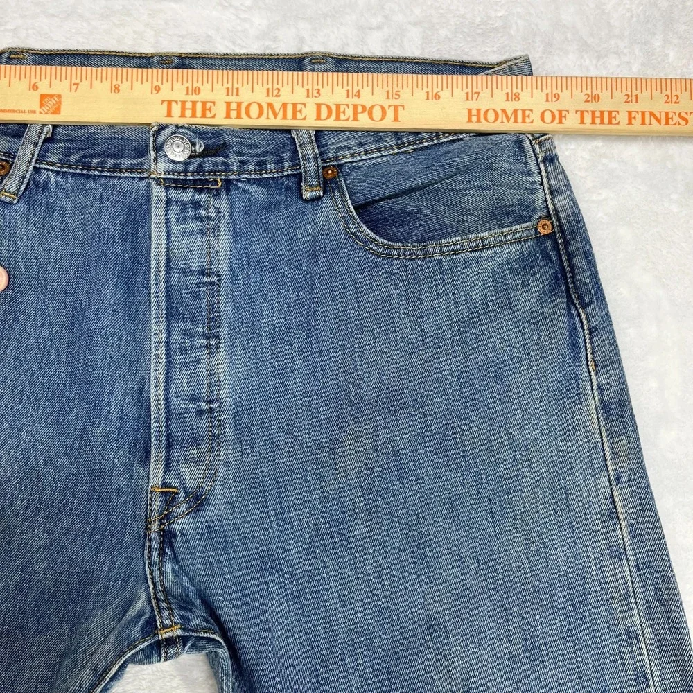 Levi's 501 Jeans Men's Blue Denim Mid Rise Classic‎ Straight Button Fly - 37X29